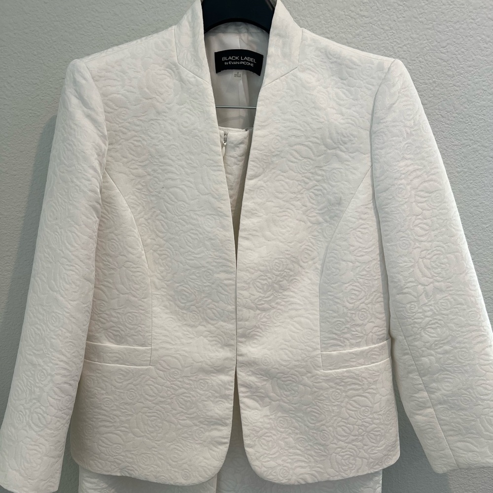 White rose patterned suit by black label great condition size 4.